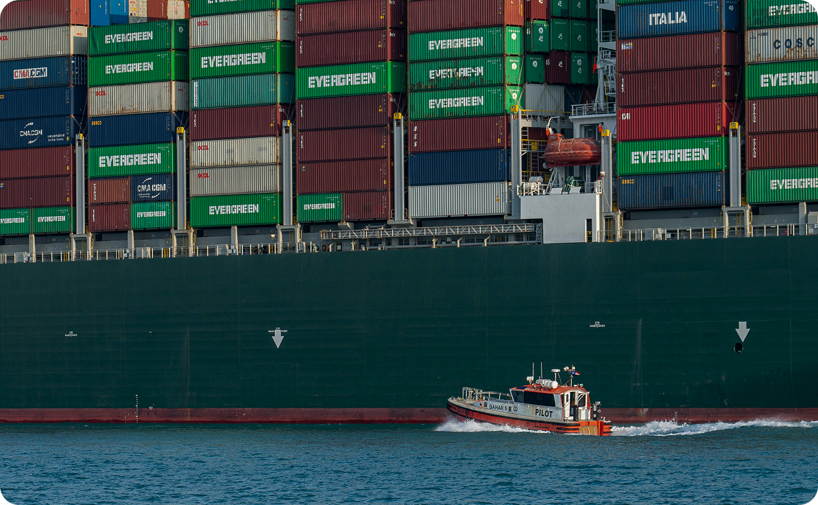Cargo vessel receiving operational support